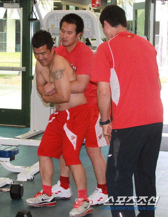 
	���ٿ�� �� ���� ������ ��ȭ. ������ ���� �� SK �̱������Ʒÿ��� �峭ġ�� �ִ� ���ٿ�(������)�� �� ��. 

����=SK ���� ����


