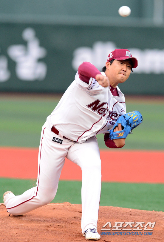 
	�޳ؼ� ���� �迵���� 10�� �� LG������ ������ ��ġ�� �ִ�. ��=������ ���� songs@sportschosum.com


