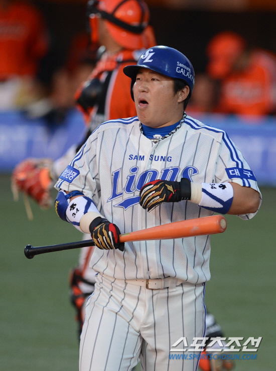 
	���ξ߱� ��ȭ�� �Ｚ�� ��Ⱑ 4�� �뱸�ùξ߱��忡�� ��������. �����찡 1ȸ�� �������� �������� �ƽ����ϰ� �ִ�.  �뱸=���ؿ� ���� noodle@sportschosun.com/2012.05.04/


