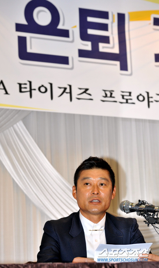 
	'�ٶ��� �Ƶ�' �������� ���� ����ȸ���� ������. ���� ������ ��ĥ �յΰ� ���۽��� ����������� ����� ��� KIA �������� 5�� û�㵿 ������ ȣ�ڿ��� ���� ����ȸ���� ������. 

���ؿ� ����  noodle@sportschosun.com/2012.04.05/


