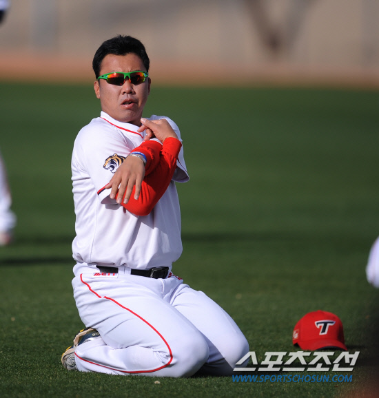 
	���ɽ��� ���͸� �غ��ϰ� �ִ� KIA �̹�ȣ. 2�� ����(�ѱ��ð�) �̱� �ָ������� ���������� 'ĵ�ڽ���Ƽ �ο��� ���÷���'���� KIA Ÿ�̰����� ������ķ���� ���ȴ�. ������ �̹�ȣ

����������(�ָ�������)=���� ���� kyungmin@sportschosun.com / 2012.02.02.


