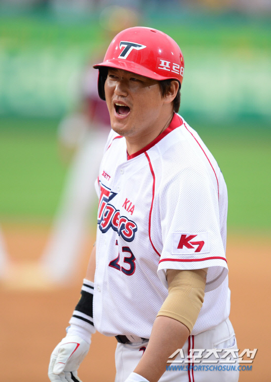 
	ü�����ϸ� ȣ���ϰ� �ִ� KIA 4�� ����.

����=������ ���� songs@sportschosum.com/2012.5.5


