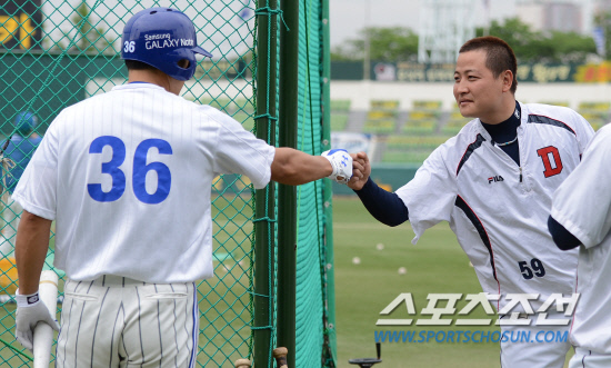 
	���� 4��1�� �ù���⿡ �ռ� �������̺긦 �ϴ� �̽¿��� ����õ. 

�뱸=���ؿ� ���� noodle@sportschosun.com/2012.05.02/


