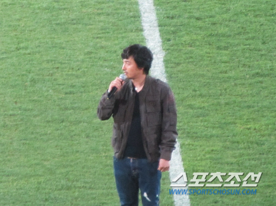 
	�޾���ȯ�� 11�� ���� źõ��忡�� ���� ����-��õ�� ����Ÿ�� ���ߵ��� ���� �λ縦 �ǳװ� �ִ�. '���� źõ����� ������ �Ǹ� ���¿� ������ó�� �� �ѹ� �߰ڴ�'�� ȭ���� ������ ���ɾ���.


