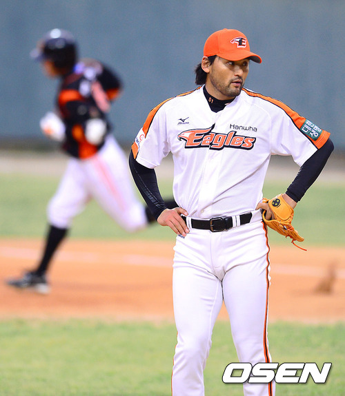 
	����ȣ, "��å�� �������� ����� �� �ƽ���"
