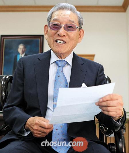 
	10�� ���� ���� ������ ��������ȯ������ܿ��� ����ȯ �����̻����� ���л����� ������ ���ϵ帰�١��� ���� ������ ������ ���� �ִ�. �� �����̻����� �����̵��� �۵� �� �� ���١��� �����Ҷ��� ���� ������ ������ ������ �긱 ���� ���١��� �ߴ�. /������ ���� ojc1979@chosun.com
