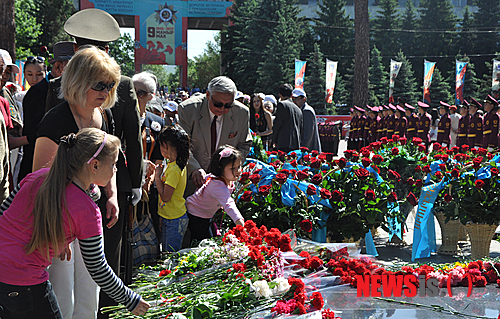 
	
                ��ȥ�� �Ҳɿ� ��ȭ�ϴ� �˸�Ƽ �ùε�
            
