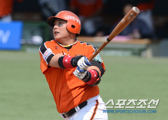 
	���ξ߱� �Ｚ�� ��ȭ�� ��Ⱑ 6�� �뱸 �ùο�忡�� ��������. 1ȸ�� 1�� 1,3�� ���±��� 1Ÿ�� ����Ÿ�� ������ �ִ�.

�뱸=���ؿ� ���� noodle@sportschosun.com/2012.05.06/


