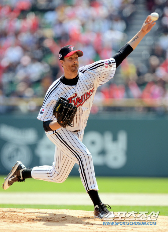 
	LG �ܱ��� ���� ��Űġ�� 12�� ��� �Ｚ���� 7���̴� �������� ȣ���� ���� 4��°�� �ø��� �ٽ� ���� ���η� �ö󼹴�. ���������� rainmaker@sportschosun.com


