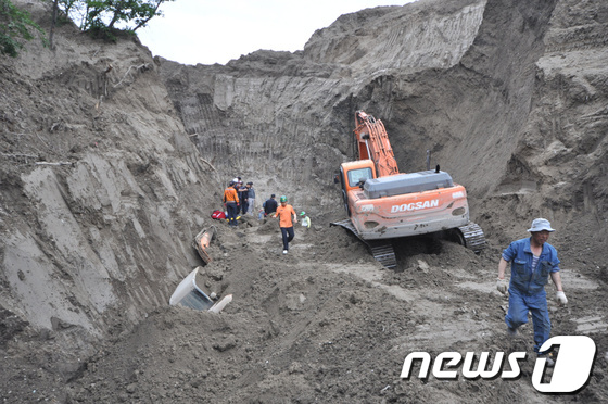 
	13�� �� 12�ò� �泲 ���� ���� ��⹰ó����ü���� ��⹰�� ó���ϰ� �׾Ƶ� ���䰡 �������鼭 �۾����̴� �κ� 3���� ������ 1���� ��ġ�� ����� �߻��ߴ�. ����1(��������=���ҹ漭)
