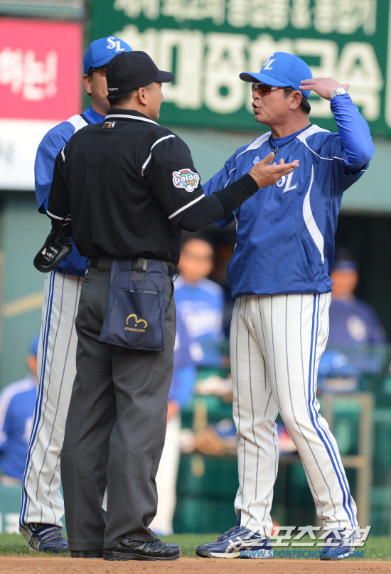 
	�Ｚ ������ ������ 3ȸ�� ������ LG �������� ��� �󺼼� ���� �ڲ� �����ٸ� ����ö ���ɿ��� �����ϰ� �ִ�.  

���=������ ���� rainmaker@sportschosun.com


