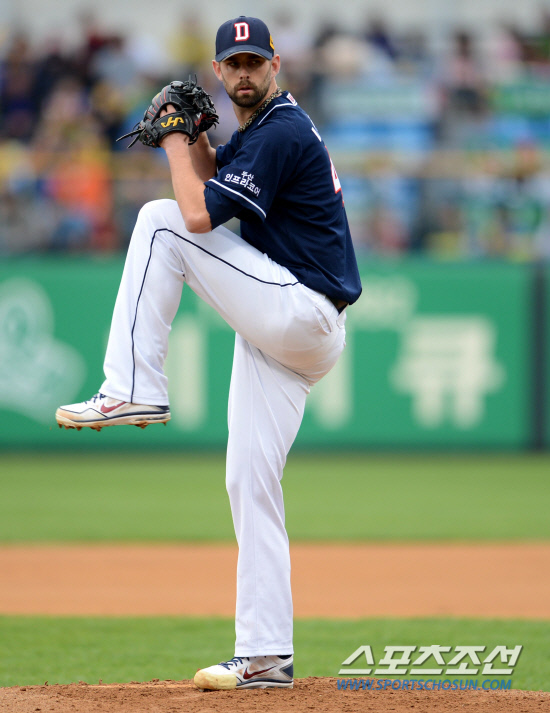 
	KIA�� �λ��� �ָ� 3���� �������� ��Ⱑ 13�� ���� ����忡�� ���ȴ�. �λ� �������� ����Ʈ�� ������ ���� ������ �ִ�. 

����=���� ���� wook@sportschosun.com/2012.05.13/


