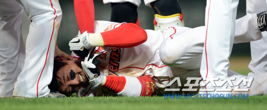 
	���ξ߱� �ؼ��� SK�� ��Ⱑ 13�� ��õ ���о߱��忡�� ��������. ���� 11ȸ�� 1�� 1,2�� ������ ������ ��Ÿ�� ������ ����鿡�� ���Ÿ� �°� �ִ�.

��õ=���ؿ� ���� noodle@sportschosun.com/2012.05.13/


