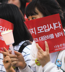 
	4�� ������ - 2008�� 5�� 15�� ���ﱤ�忡�� ���������캴 ���� ڸ����� ������� �ݴ� �кҹ�ȭ�������� �кҰ� ������ ��� �����ѡ��к� �ҳ�顯�� ���. /�ֿ��� ���� wjjoo@chosun.com
