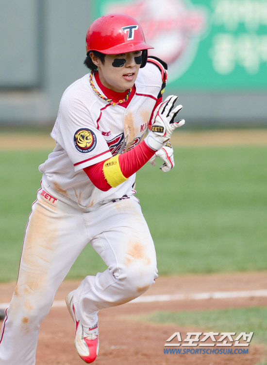 
	KIA 3��� �����ִ� �̹�ȣ�� ������ �ּ�ȭ�ϰ� �ִ� ������ �ſ���.

����=������ ���� songs@sportschosum.com/2012.5.6


