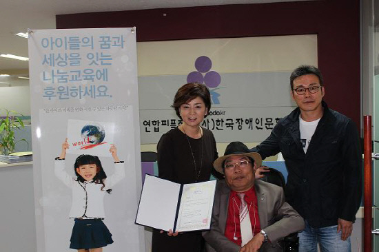 
	�ŷ�Ʈ �����(����)�� �ѱ�����ι�ȭ��ȸ �����л� ����������� ȫ������ �Ӹ��ƴ�.

��������=�����л�


