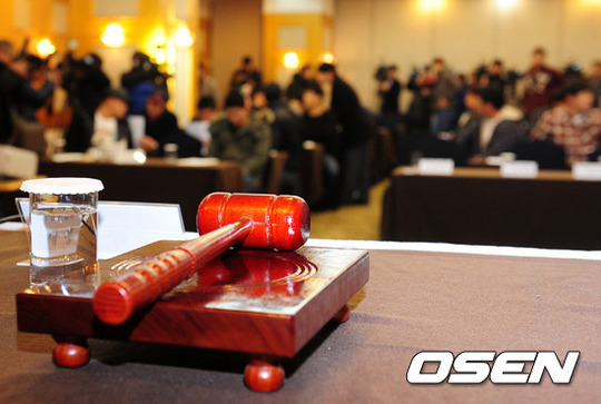 
	������, "KBO �̻�ȸ, 10���� â�� ��ȹ ������"
