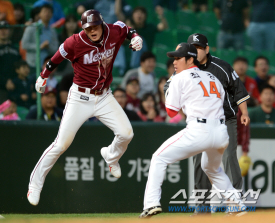 
	8ȸ�� 1�� 2,3�� 2������ ��ο찡 ����â�� ���߶����� �������� �±׾ƿ����ϰ� �ִ�. �̾� 3������ ��⿵���� �±׾ƿ�. ��õ=���ؿ� ���� noodle@sportschosun.com


