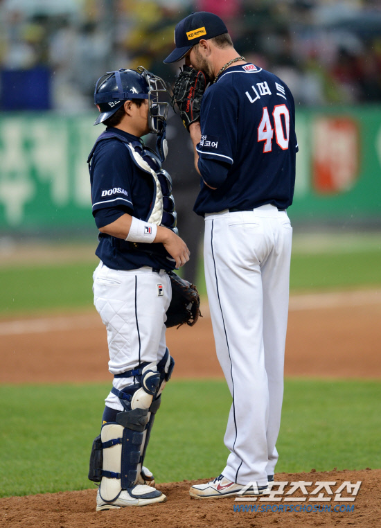 
	�λ� ������(����)�� 13�� ���� KIA�� 5ȸ�� ���⿡�� ����忡 �ö� ���� ����Ʈ�� �̾߱⸦ ������ �ִ�. ����=���� ���� wook@sportschosun.com/2012.05.13/


