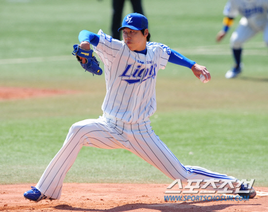 
	7�� �뱸���忡�� 2012 ���ξ߱� LG�� �Ｚ�� �������� ���ȴ�. �Ｚ ���� �������� ������ ���� ������ �ִ�.   �뱸=����� ���� cjg@sportschosun.com


