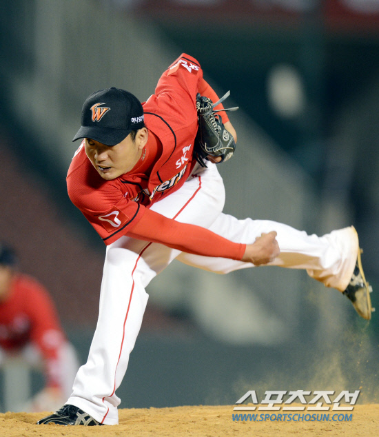 
	�λ�� SK�� 2012 ���ξ߱� ���� 3���� ù ��Ⱑ 8�� ��� �߱��忡�� ���� ����. SK �������� ���� �̿����� 5ȸ �������� ������ �ϰ� �ִ�. �������� 7ȸ ����带 �Ӱ�Ͽ��� �Ѱ��.  ���=������ ���� rainmaker@sportschosun.com/2012.05.08/


