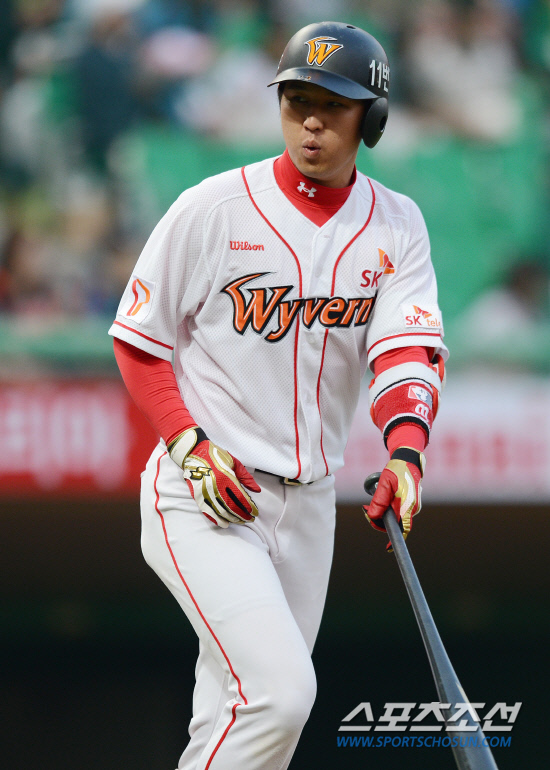 
	4�� ��õ���忡�� 2012 ���ξ߱� �Ե��� SK�� ��Ⱑ ���ȴ�. 1ȸ�� 1�� 1�� SK ������ �¿� �������� ��ƿø� �� ���Ķ��� �Ҹ� ��Ʈ�� ������ �ִ�.

��õ=����� ���� cjg@sportschosun.com/2012.05.04/


