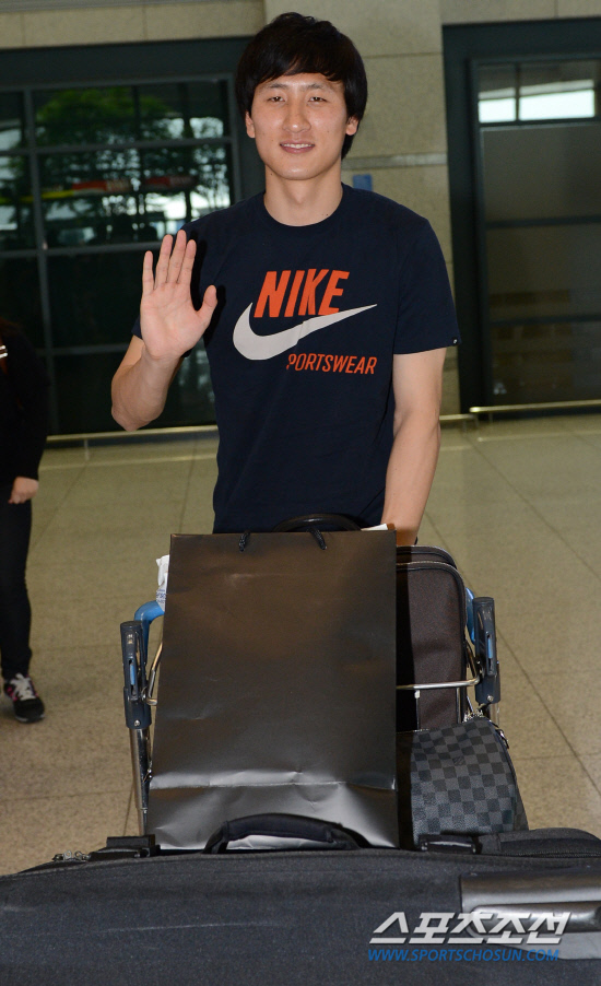 
	'�ֿ��� �� �����̾��' �������忡�� Ȱ������ �������� ù ������ ��ġ�� 16�� ��õ������ ���� �Ա��ߴ�. 

��õ����=���ؿ� ���� noodle@sportschosun.com/2012.05.16/ 


