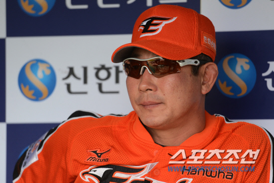 
	1�� ���� ��Ǿ߱��忡�� 2012 ���ξ߱� ��ȭ�� LG�� ��Ⱑ ���ȴ�. ���� �� ��ȭ �Ѵ�ȭ ������ �������� �̾߱⸦ ������ �ִ�.

���= ���� ���� kyungmin@sportschosun.com / 2012.5.1.


