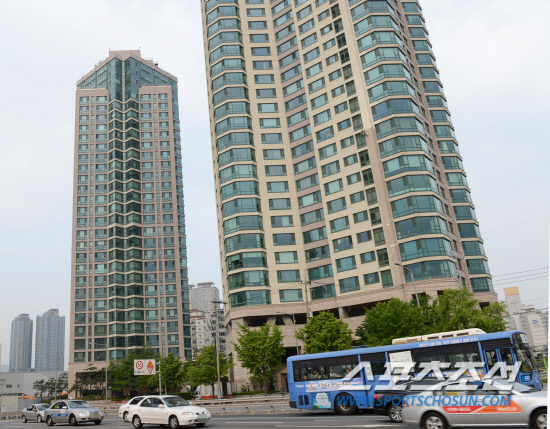 
	������ ���Ǹ� �ް� �ִ� �������� ���ǽ���

�ֹ��� ���� deer@sportschosun.com /2012.05.16/


