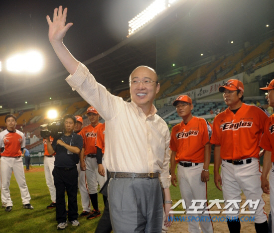 
	��¿� ��ȭ�׷� ȸ���� 16�� ��ȭ-�λ����� ���� ��Ǳ����� �湮�ߴ�. ������ ������ 8�� �� ȸ���� ��Ǳ����� �湮�� ��ȭ �������� �ݷ��ϴ� ���. ���������� DB


