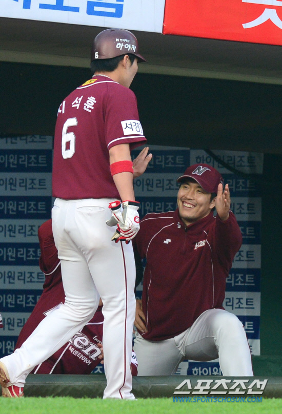 
	16�� �λ�����߱��忡�� ���� ���ξ߱� �Ե��� �ؼ��� ��⿡�� �ؼ� �躴��(������)�� 2ȸ ��⿵�� ����ö��� �� 3�翡�� ������ ������ �����ư� �������̺긦 ������ �ִ�. �λ�=������ ���� songs@sportschosum.com


