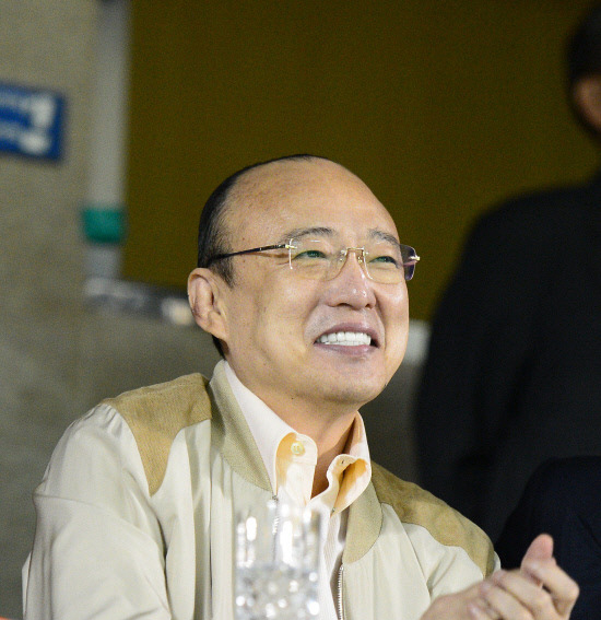 
	��ȭ�׷� ��¿� ȸ���� 16�� ��� �߱����� ã�� �λ����� �����ϰ� �ִ�. ��ȸ���� ��ȭ�� ��⸦ ���� ������ ���� ������ 8�� 7�� ��ȭ-LG�� ���� ó���̴� / ����=����������
