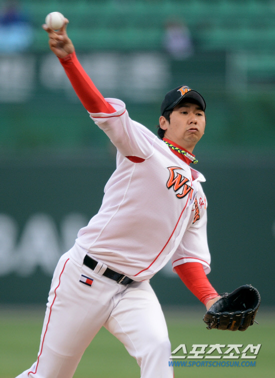 
	16�� ��õ���忡�� 2012 ���ξ߱� LG�� SK�� ��Ⱑ ���ȴ�. SK ���� ������� ������ ���� ������ �ִ�.   ��õ=����� ���� cjg@sportschosun.com/2012.05.16


