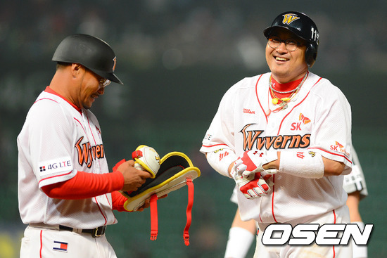 
	'����� 3��' SK, LG�� ���� '�Ϸ� ���� ���� Żȯ'
