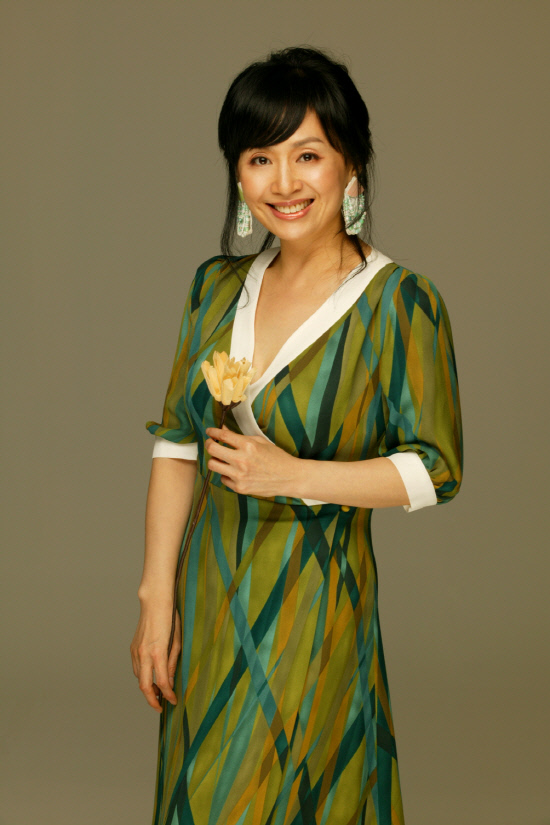 
	�����ù�� ���ع̰� ��� ��η� �Ƿ��� �߳� �������� �����ϰ� �ִ�.

��������=�Ծ���Ʈ�ʽ�


