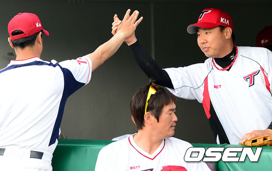 
	'1�� ����' �̹�ȣ, "�߱��� �ϰ� �;���"
