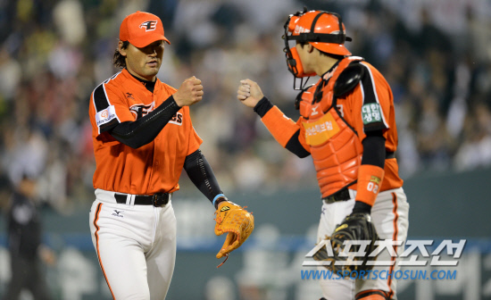 
	��ȭ ����ȣ�� 6ȸ�� ������ ��ģ �� ���� ������� �ָ��� �´��  ���θ� �ݷ��ϰ� �ִ�. ���=���� ���� wook@sportschosun.com


