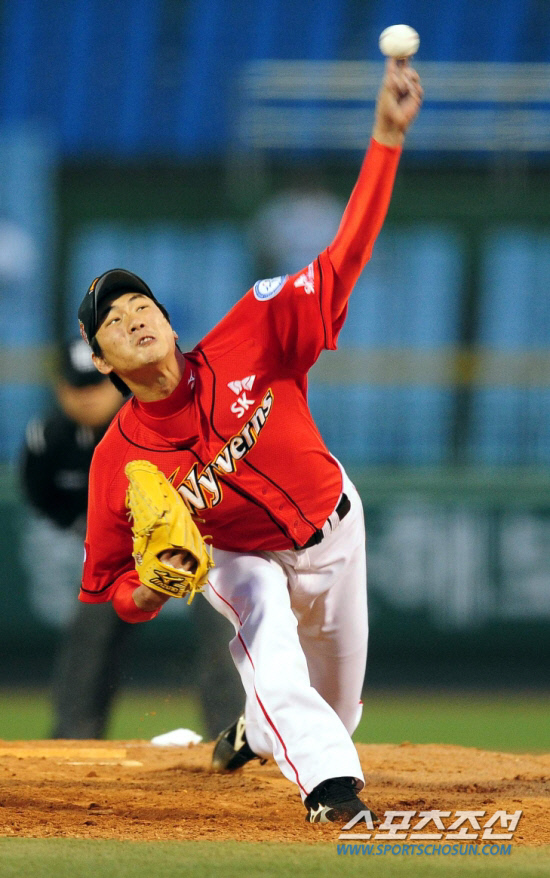 
	SK �豤���� ���� ���. ���� ���� ������ �̷��� ���ϰ�, �Ӹ��� �ټ� �������ִ� �� Ȯ���� �� �ִ�. ����������DB


