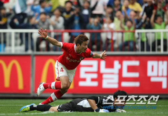 
	13�� �뱸�� ���� 41�� ��ī���� ������ �޾� ������°��� ������Ų �����찡 ������ ���� ä �����ϰ� �ִ�. ��������=�λ� ������ũ


