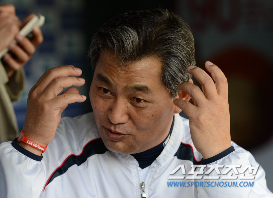 
	�λ� ������ ������ 18�� ��ǿ��� ���� LG���� �յΰ� �������� �̾߱⸦ ������ �ִ�.

���=���ؿ� ���� noodle@sportschosun.com/2102.05.18/


