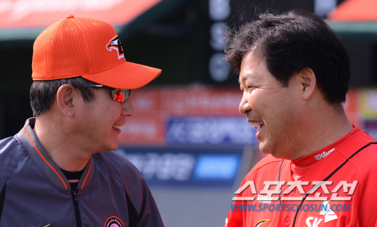 
	����� ���� ��ȭ �Ѵ�ȭ ������ SK �̸��� ������ ������ ����ϴ� ���. ����Ŀ� �� ������ ���� �� ������. ����=���� ���� kyungmin@sportschosun.com 


