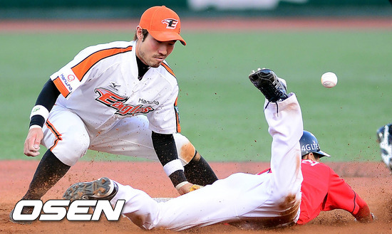 
	'����ȫ-��ȣ�� Ȩ��' SK, ��ȭ�� 5���� '1�� ����'
