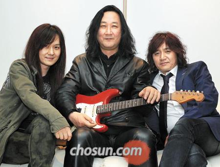 
	���� 16�� ���� û�㵿 �� ī�信�� ���� ���ȣ���赵�ա��Ŵ�ö(���ʺ���)������ž���2���������� 70%�¡���¦��¦���ϴٰ����������á��ϰ� ������ ������ �����̶� ��Ⱑ ���� ���ܿ��١��硰���� ������ �δ� �Ŵ�ö�� 3�� �ɻ翡�� �ƿ� ���⵵ �ߴ١��� �ߴ�. /���⺴ ���� gibong@chosun.com
