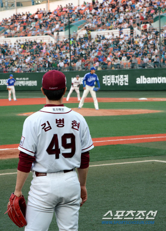 
	�ؼ��� �Ｚ�� �ָ� 3���� ù��° ��Ⱑ 18�� �񵿱��忡�� ���ȴ�. �ؼ� �躴���� ���ƿ����� ���� Ǯ�� 1ȸ�� �Ｚ �迵���� ������ ���Ѻ��� �ִ�.

��=���� ���� wook@sportschosun.com


