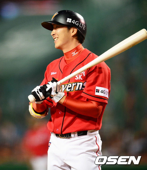 
	�̸��� ����, "����� Ÿ�ݿ� ��¦ �����"
