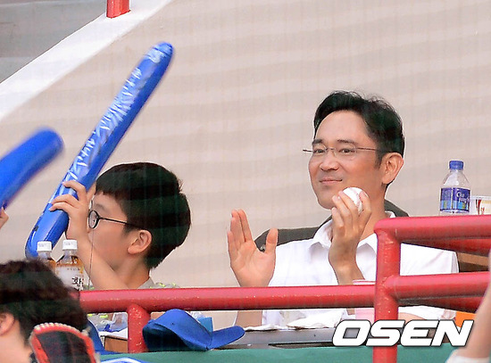 
	�Ｚ, �׷� ���ʰ� �湮���� 3����
