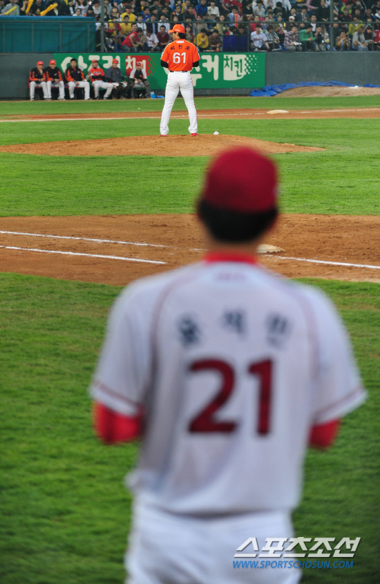 
	�������� ���� 4��24�� ���� ��ȭ������ ���濡�� ���� Ǯ�� �� ��ȭ ����ȣ�� ������ �������� ���Ѻ��� �ִ�. ����=���� ���� kyungmin@sportschosun.com / 2012.04.24.


