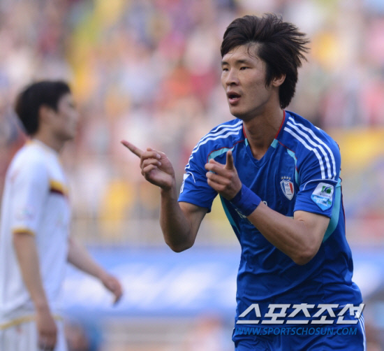 
	���� �������� 5�� ��°�� �����౸ �׸���ŷ���� A��ǥ���� ���� K������ ���� ���� ������ �ö���. ������ �������� ���� 13�� ���� FC������ ���� ����° ���� ������Ų �� ȯȣ�ϰ� �ִ� ���. 

����=���� ���� kyungmin@sportschosun.com


