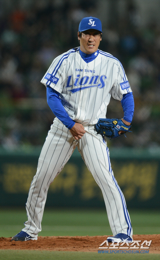 
	���ξ߱� ��ȭ�� �Ｚ�� ��Ⱑ 4�� �뱸�ùξ߱��忡�� ��������. �������� 7ȸ�� ���� 1,3�� �ѻ��ƿ��� ������ ���ְ� �ƽ����ϰ� �ִ�.  �뱸=���ؿ� ���� noodle@sportschosun.com/2012.05.04/


