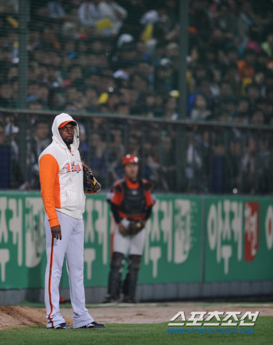 
	��Ƽ��Ÿ�� ������ 24�� ���� KIA�� ���� ���濡�� ���� Ǯ�� ������ ���Ѻ��� �ִ� ���. 

����=���� ���� kyungmin@sportschosun.com / 2012.04.24.


